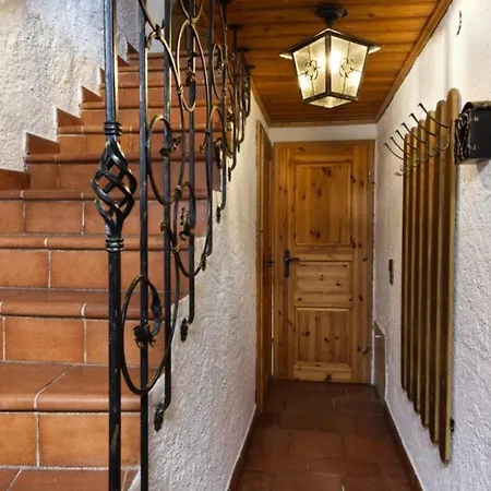 Hoelzlhaus -563- بيت للعطل *